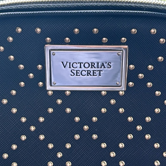 COPY - Victoria’s secret zip up makeup bag - Picture 4 of 8